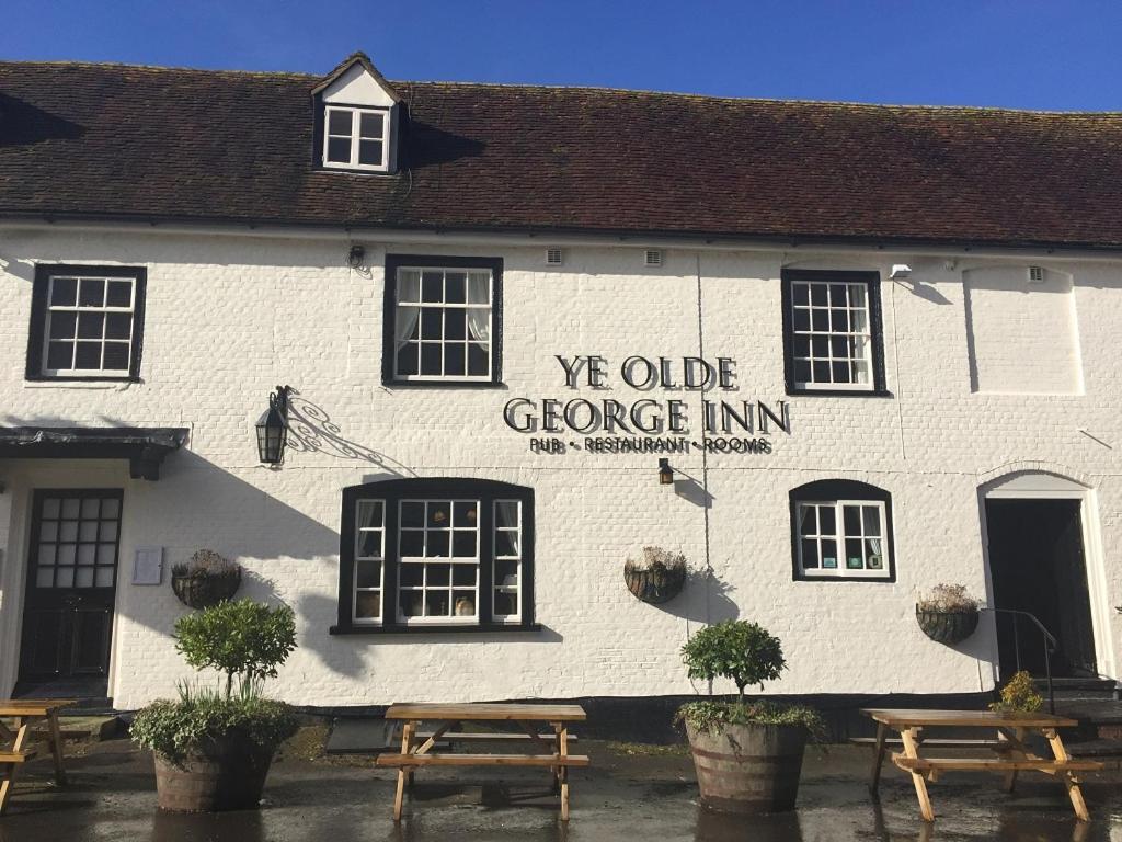 Ye Olde George Inn - Badger Pubs Privett Exterior photo